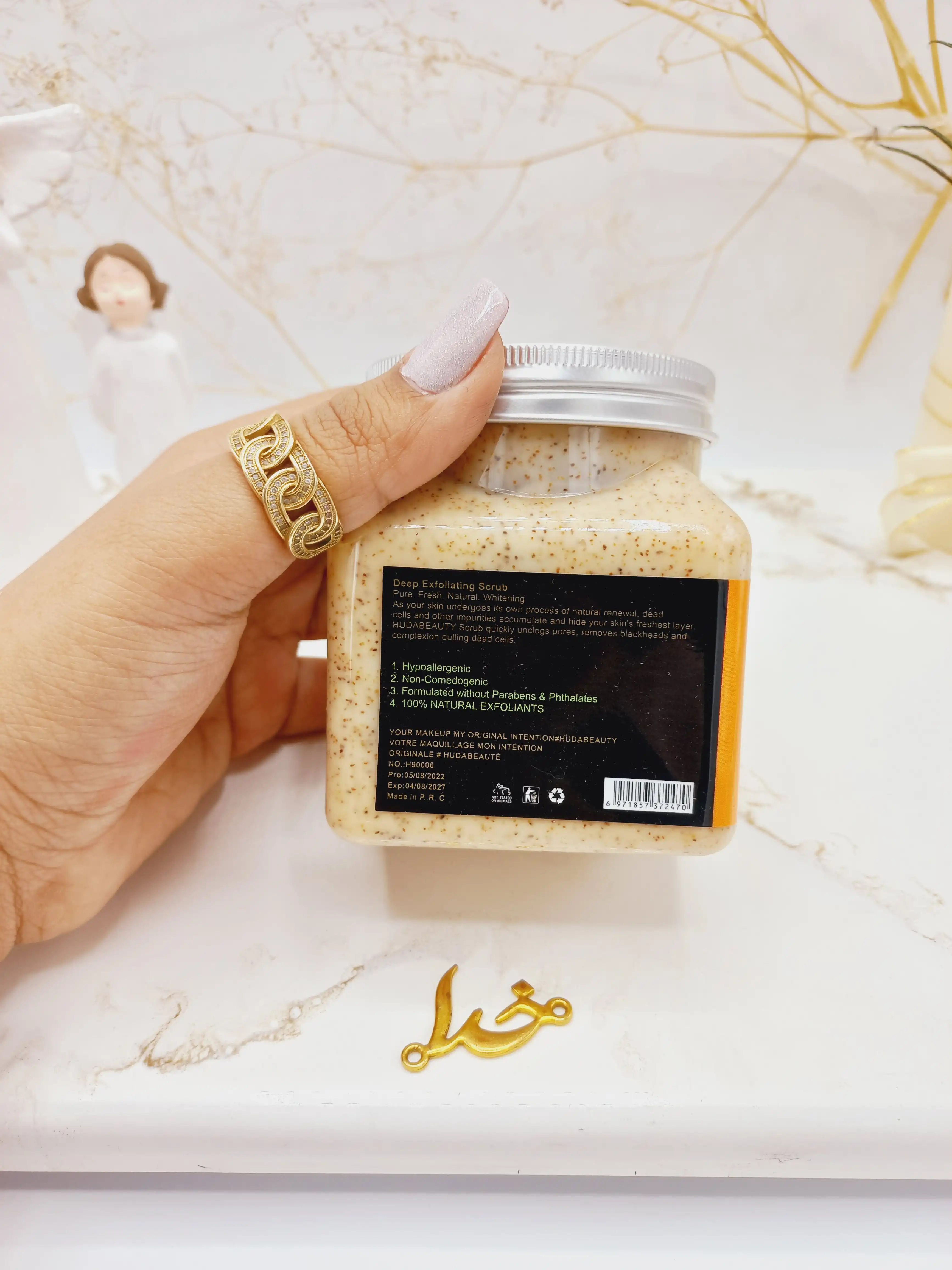 اسکراب شنی بدن کاسه ای هلو هدا بیوتی 320میل HUDABEAUTY