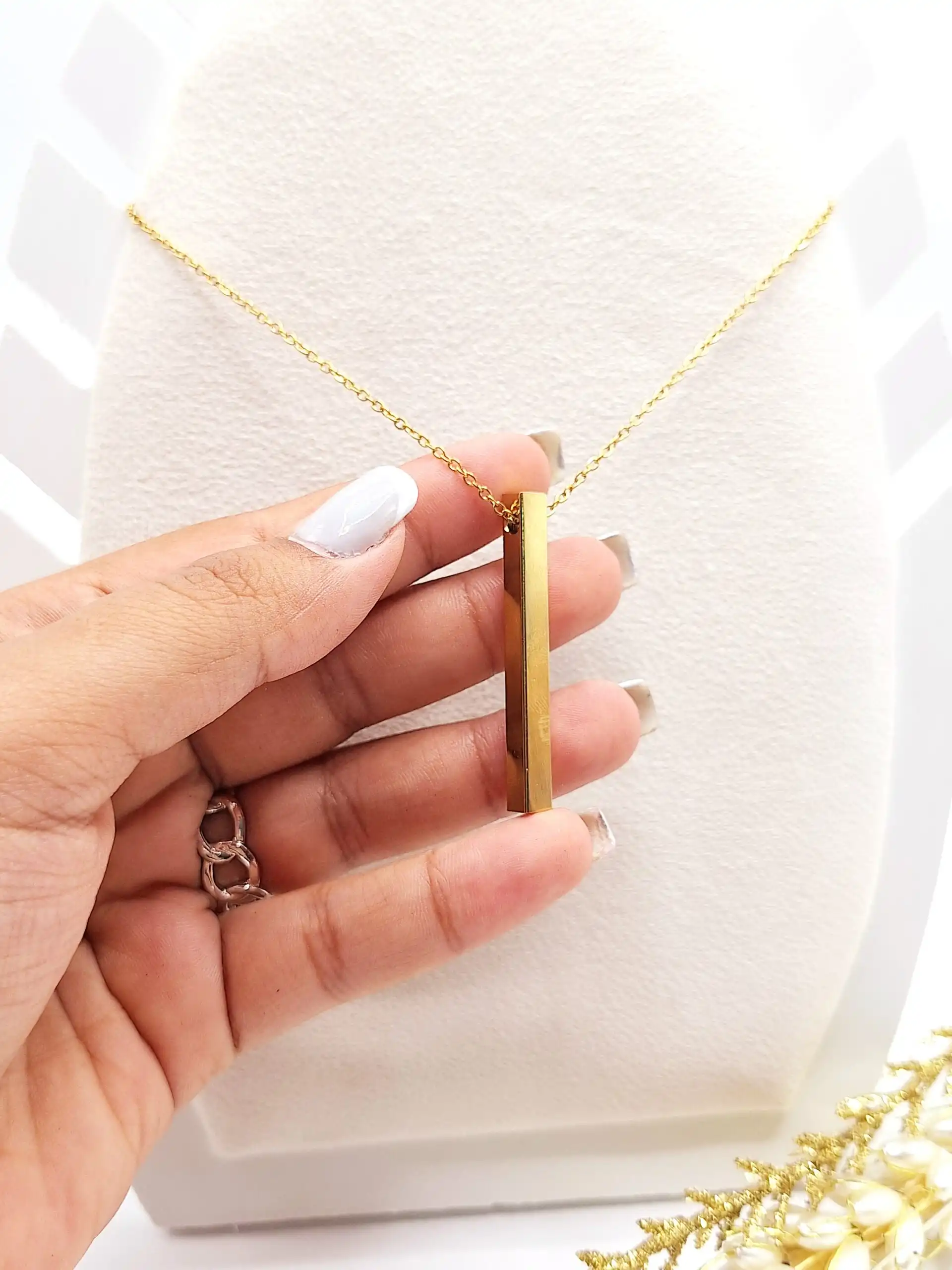 گردنبند طرح مکعب طلایی