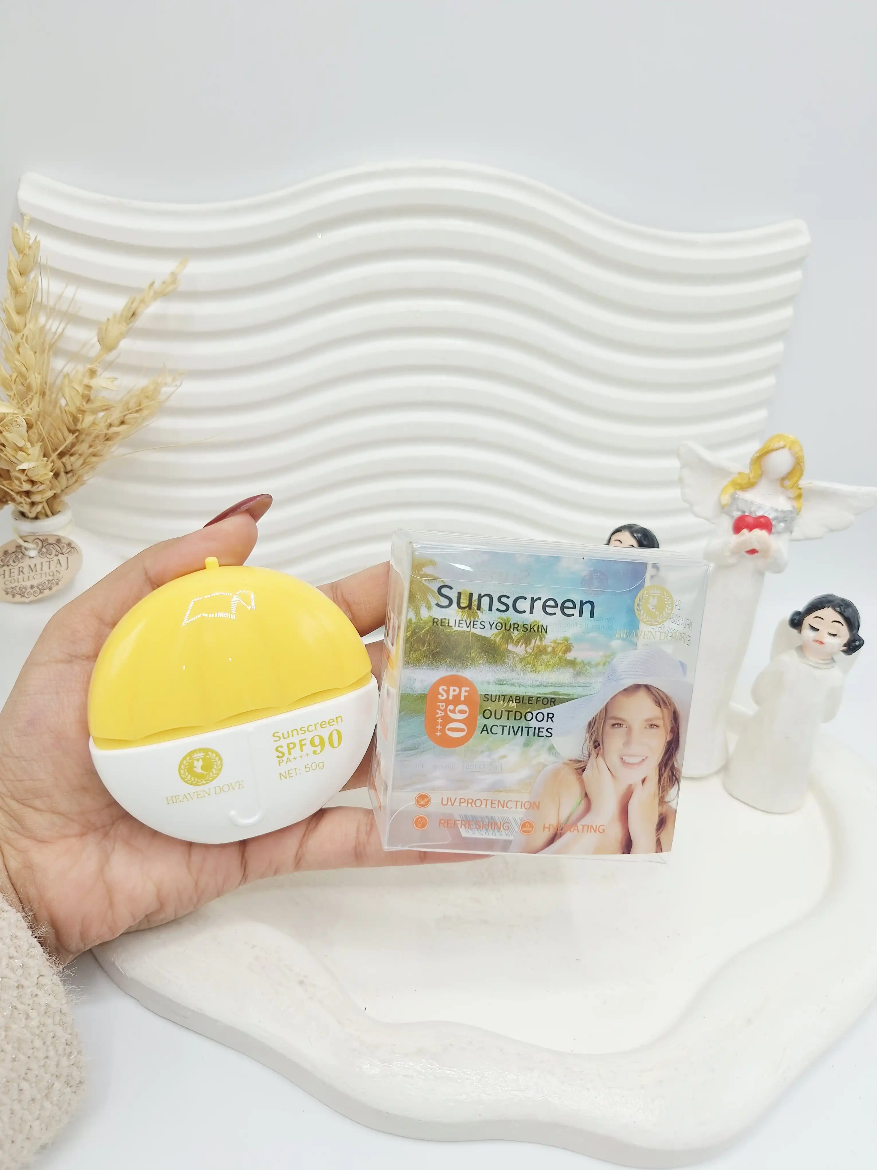 ضد آفتاب بی رنگ صورت و بدن مدل چتر  spf 90 برند sunscreen کد 1219