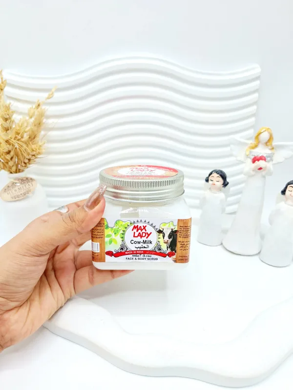 اسکراب لایه بردار پوست رایحه شیر گاو برند مکس لیدی حجم 300میل کد 0221